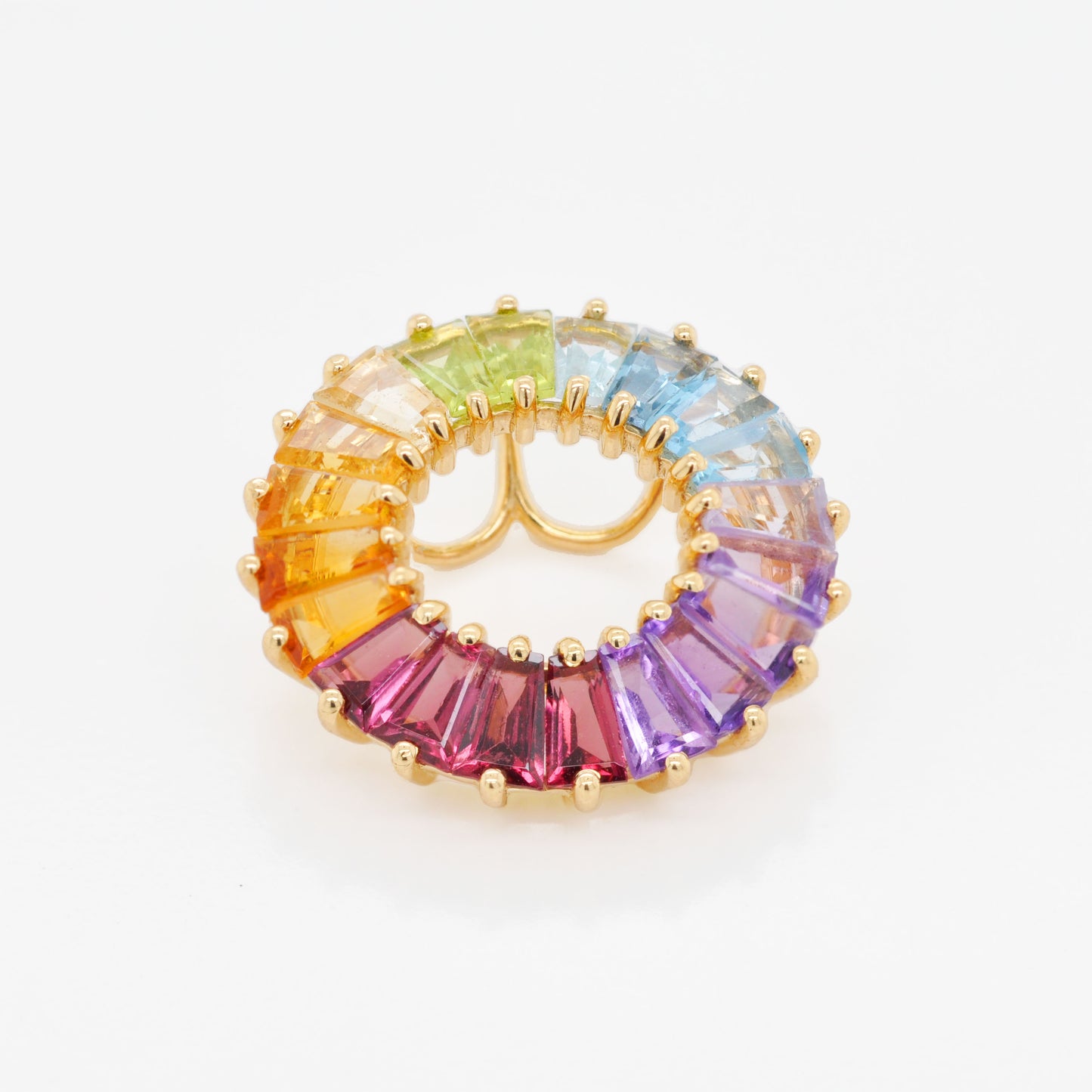 Collier à pendentif cercle de pierres précieuses arc-en-ciel serties sur griffes en or 18 carats