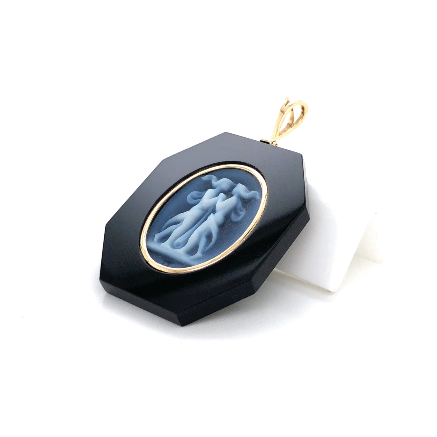 For The Stylish Gemini: A Brilliant Black Onyx Gemstone, With The Bezel Setting.