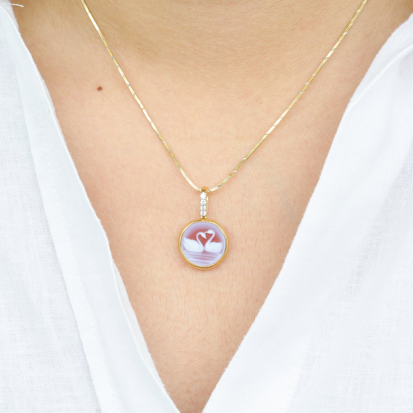 Agate cameo pendant