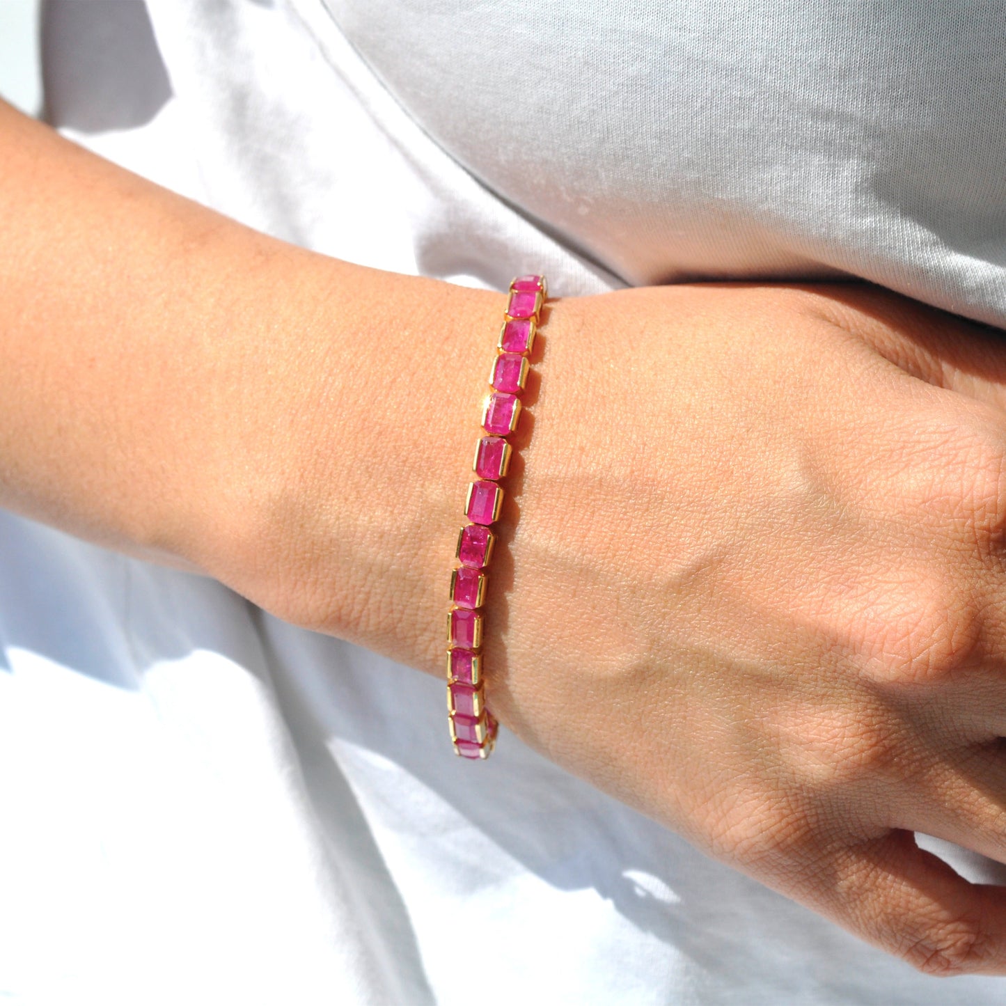 18K Gold Rubin 6x4 MM Oktagon Tennis Line Armband