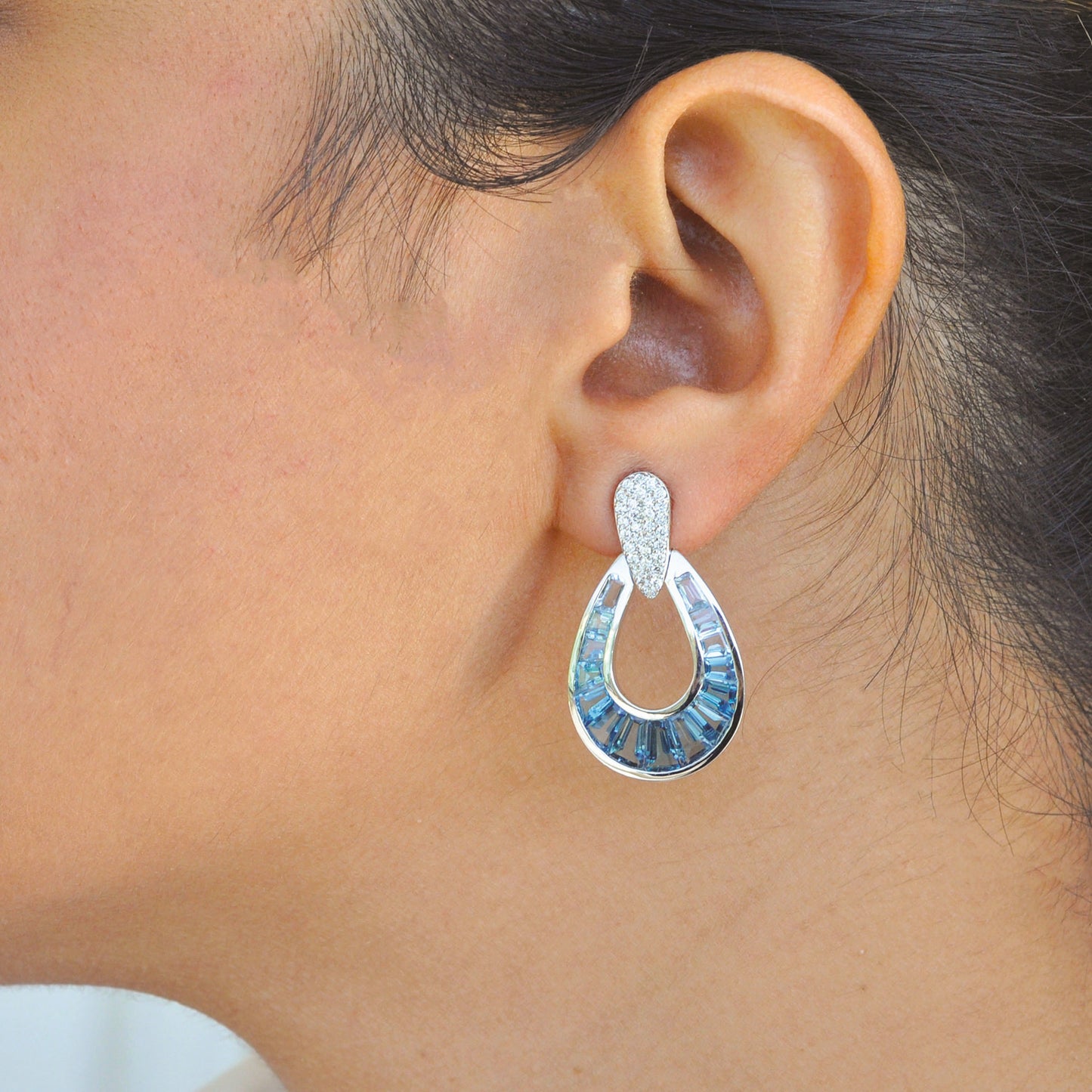 Ensemble goutte de pluie diamant topaze bleue en or blanc 18 carats