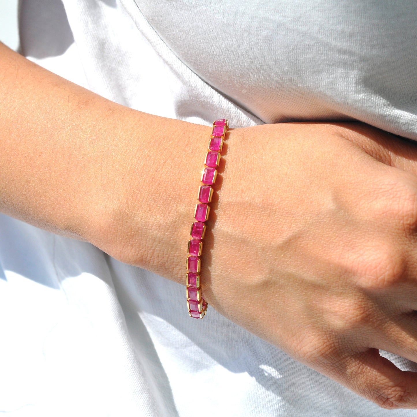18K Gold Rubin 6x4 MM Oktagon Tennis Line Armband