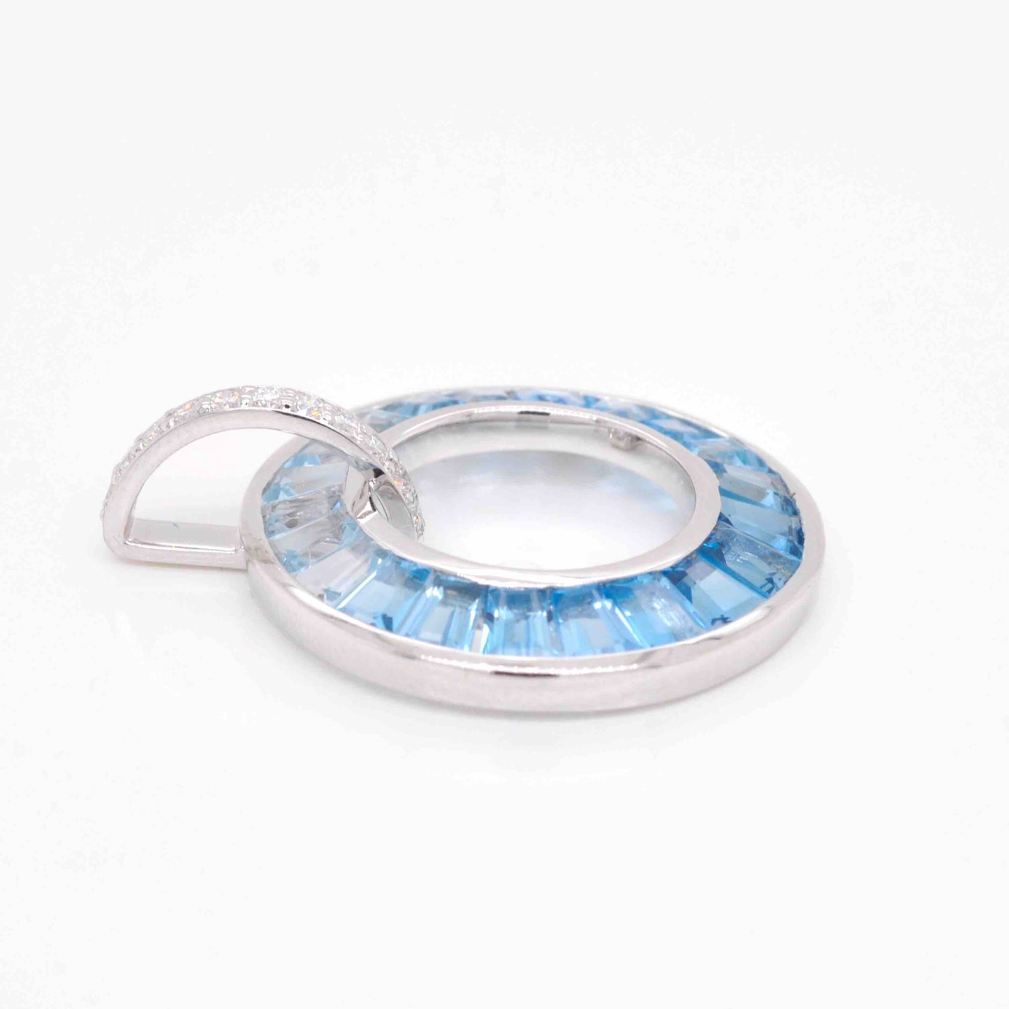 18K White Gold Blue Topaz Diamond Circle Pendant Necklace
