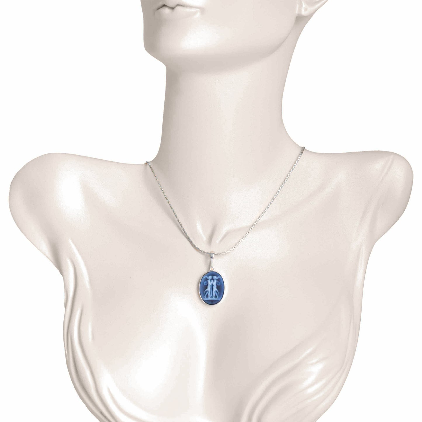 Sternzeichen-Anhänger mit Kamee-Schnitzerei „Zwillinge“.