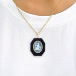 Agate onyx pendant suspended, showing how pendant falls.