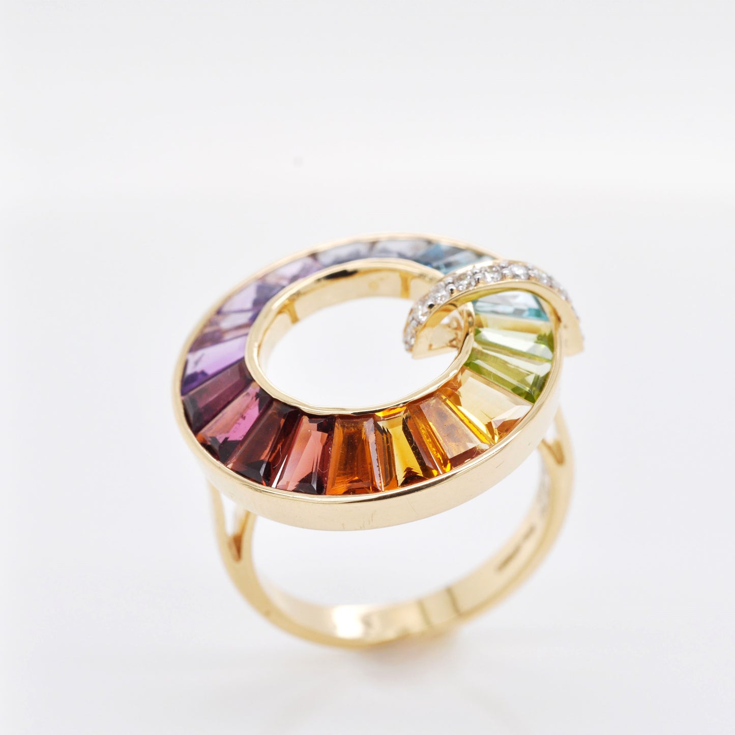 Circle Rainbow Diamond Ring