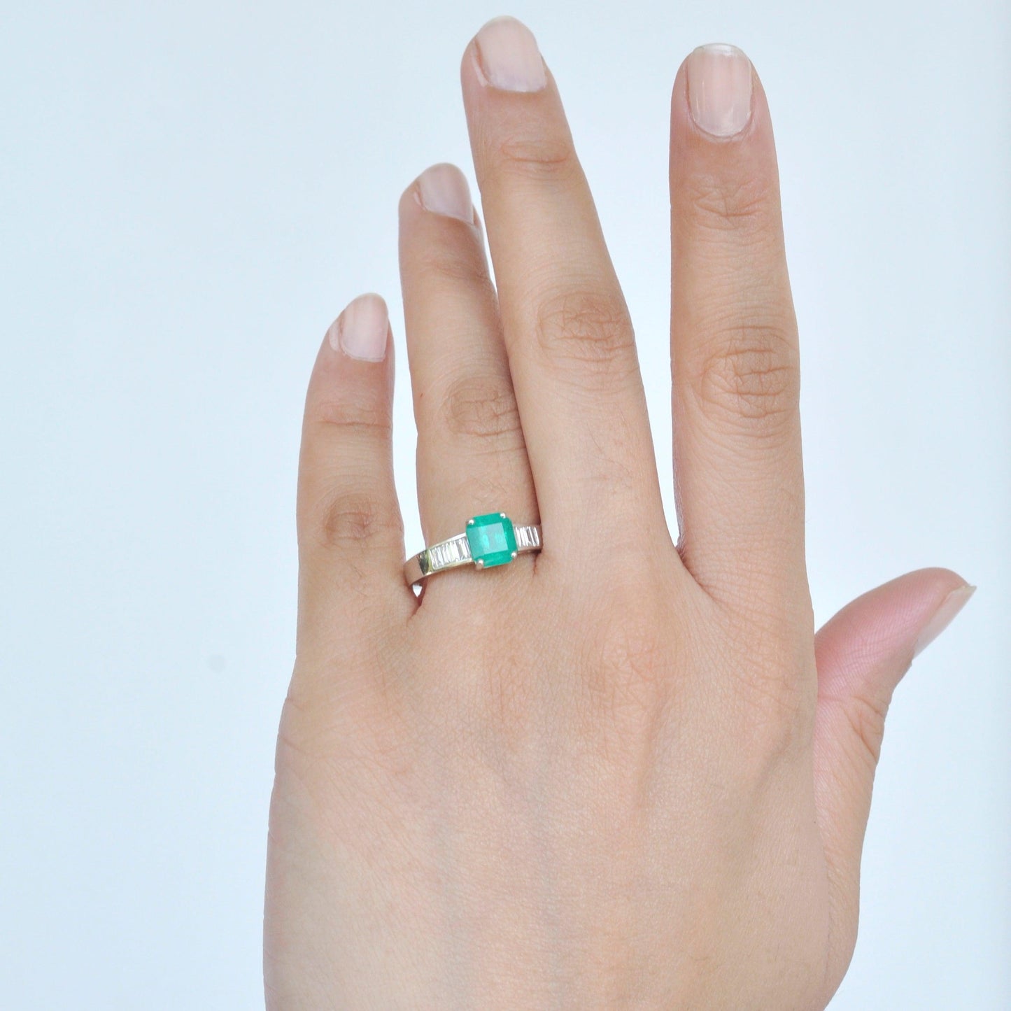 18K Gold Colombian Emerald Diamond Ring - Vaibhav Dhadda Jewellery
