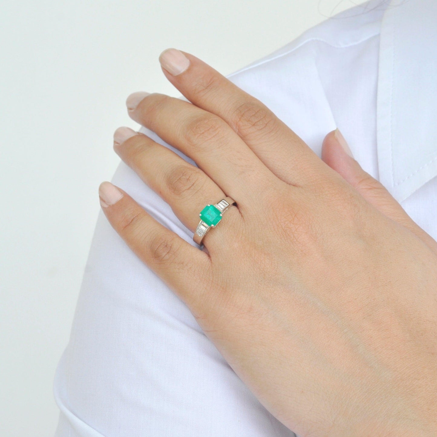 18K Gold Colombian Emerald Diamond Ring - Vaibhav Dhadda Jewellery