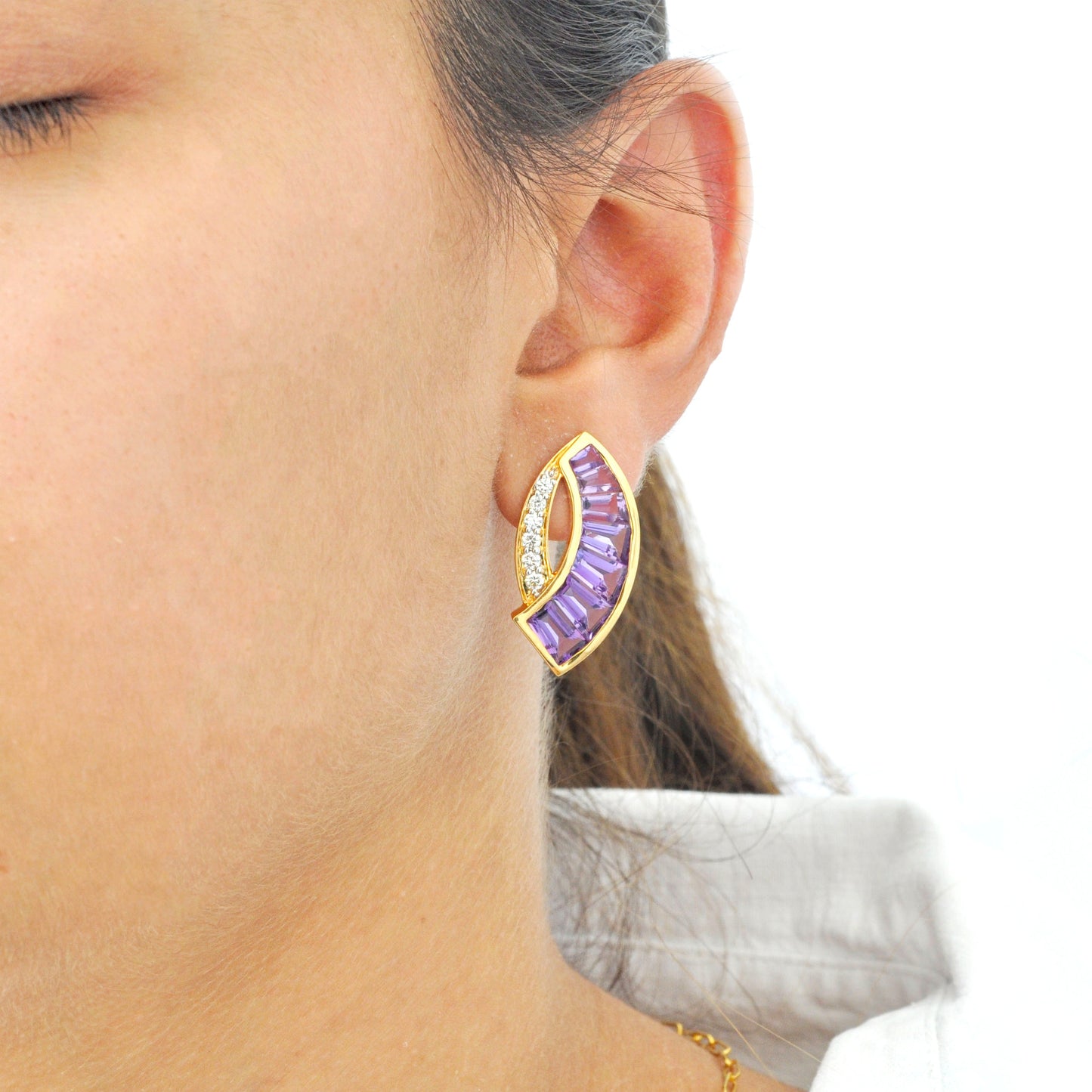 Boucles d'oreilles épée en diamant baguette et améthyste en or 18 carats 