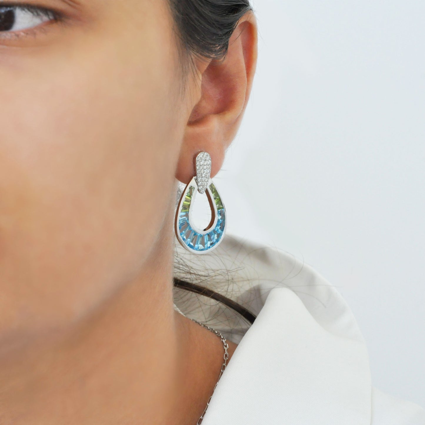 Doorknocker Blue Topaz Peridot Earring