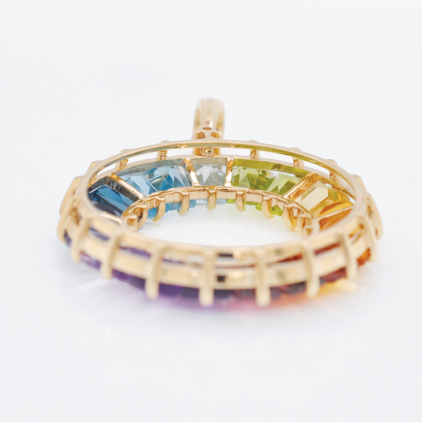 Circle Prong Pendant