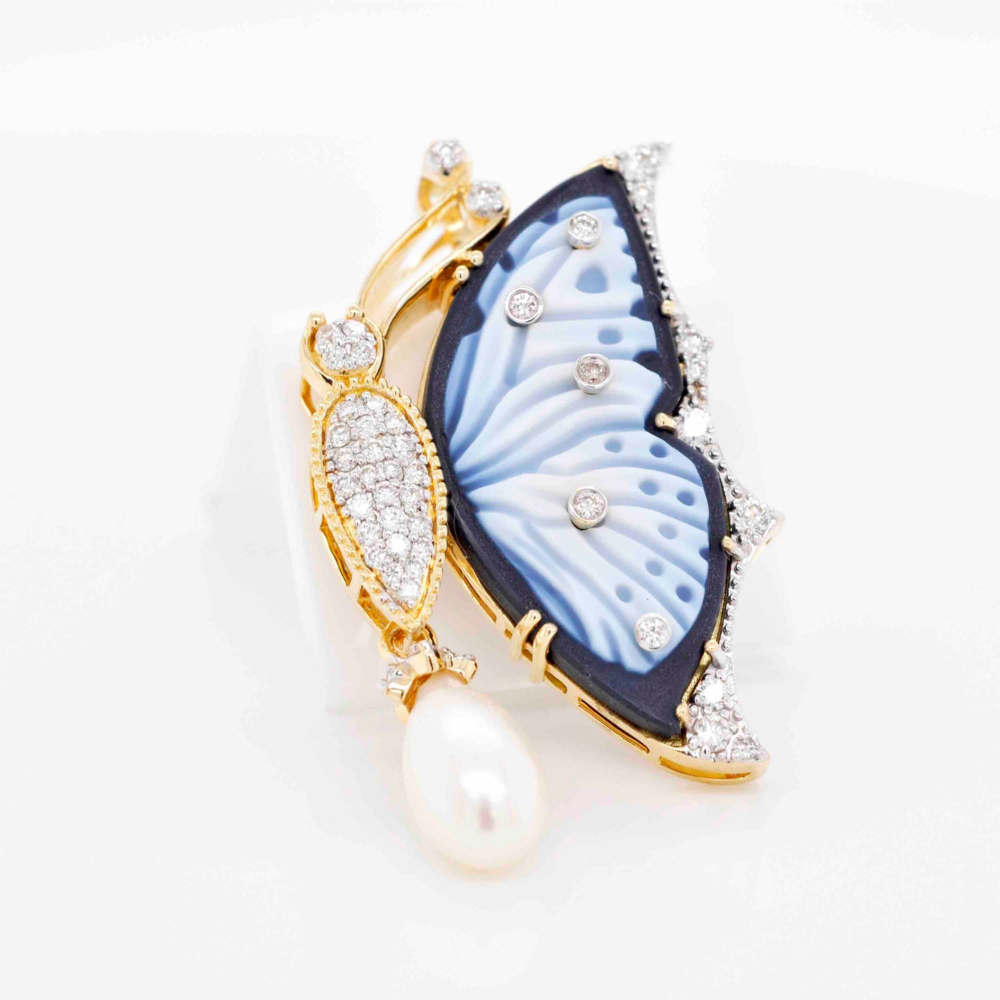 Butterfly and pearl combination in a unique pendant