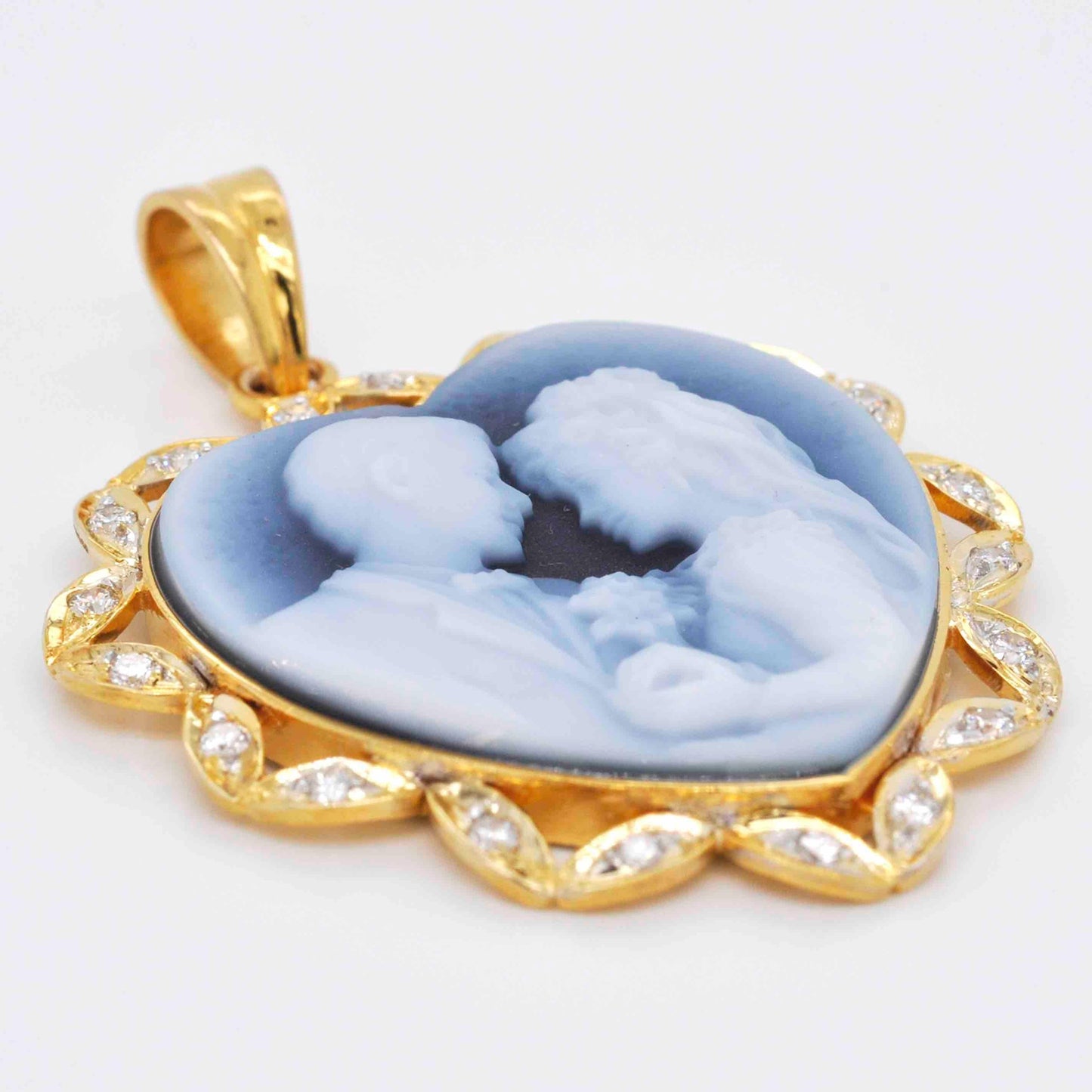 18K Gold Valentine Couple Cameo Carved Heart Pendant
