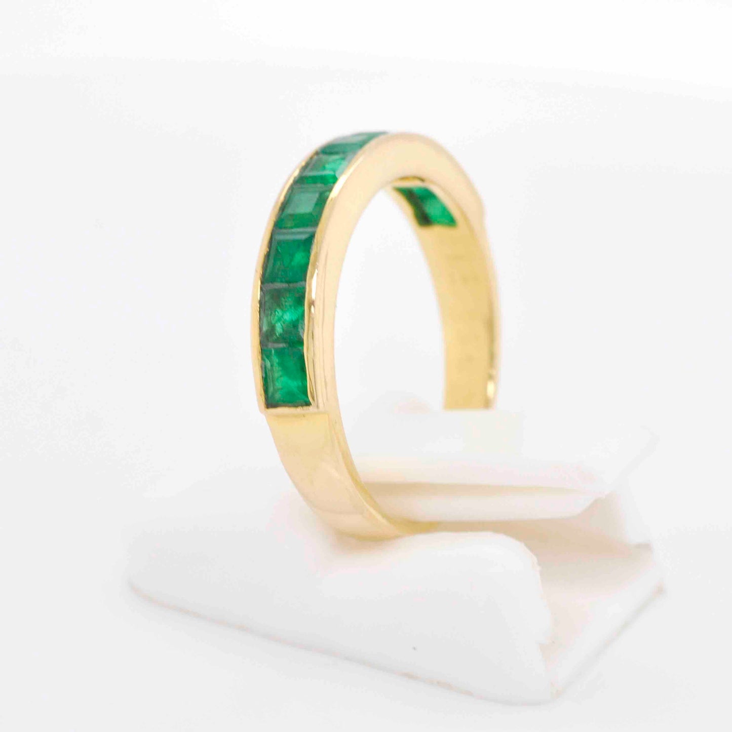 antique green gemstone rings in yellow gold