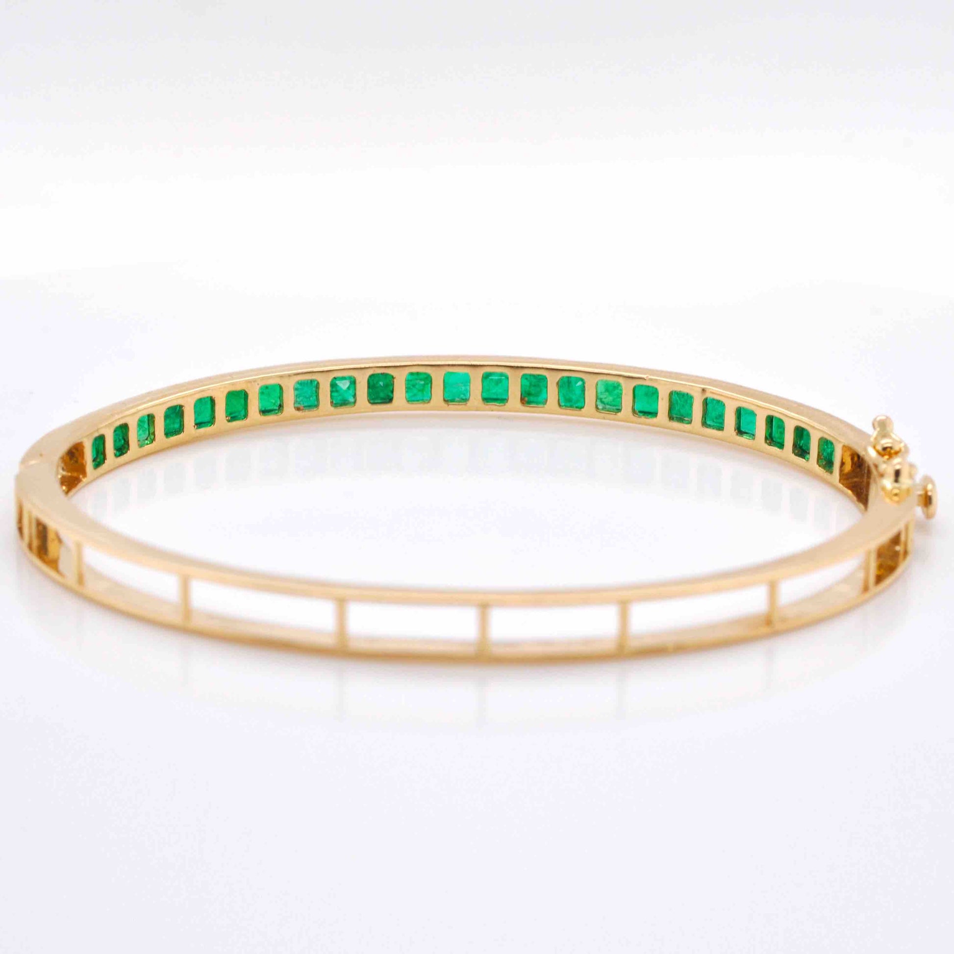 Classic emerald wristband