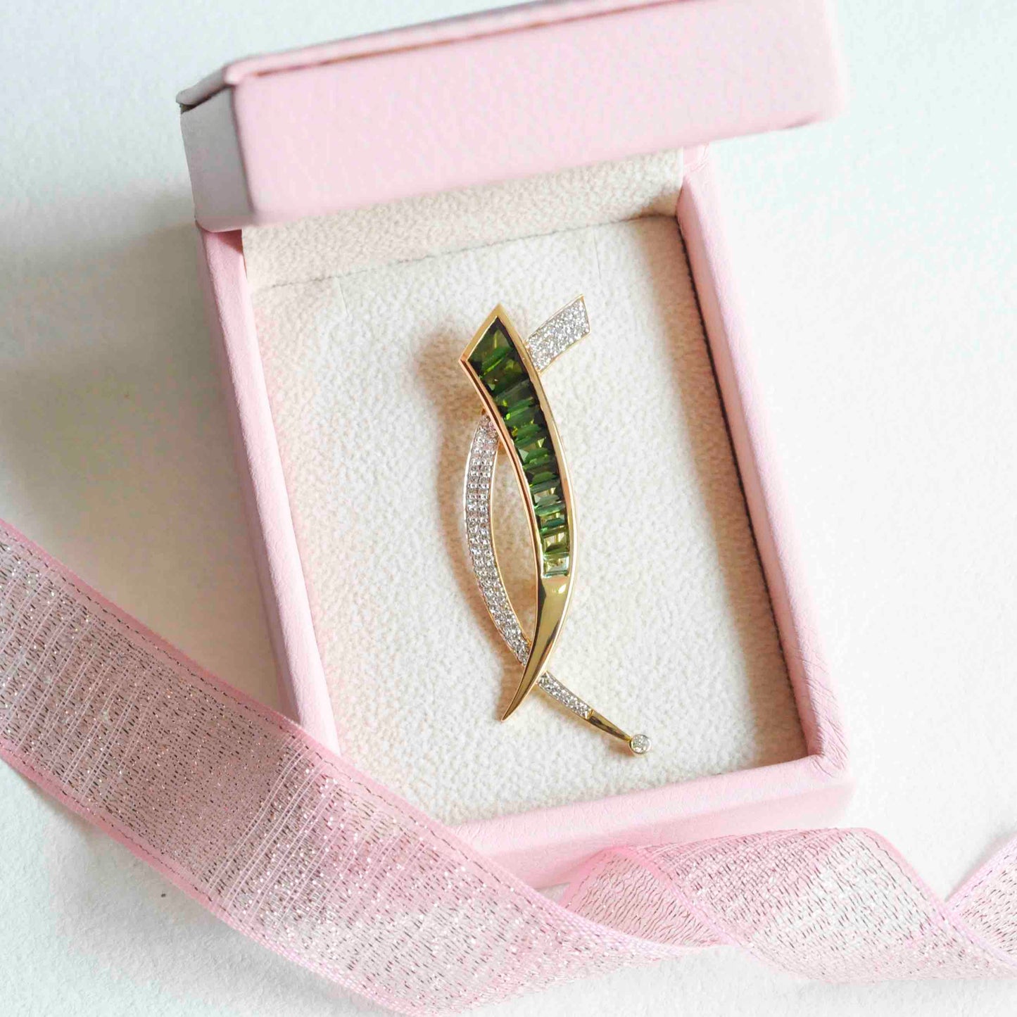18K Gold Gradient Green Tourmaline Baguette Diamond Pendant Brooch