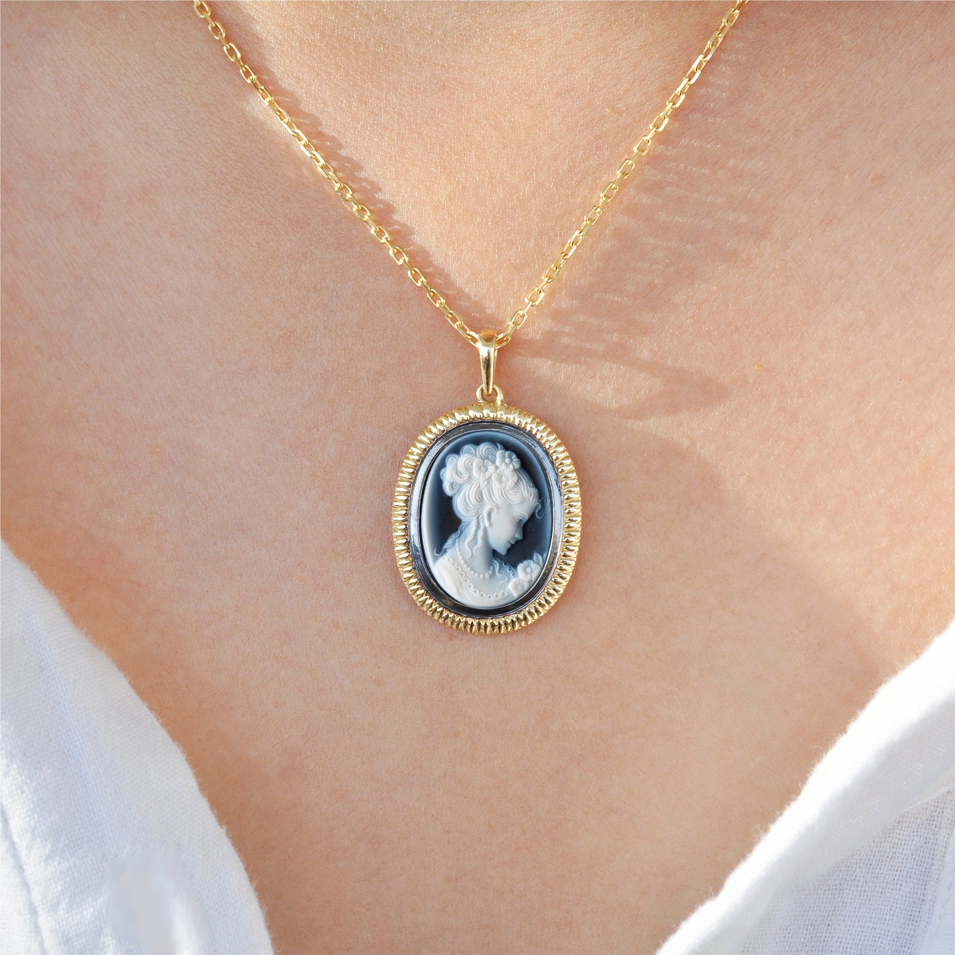 Cameo princess pendant