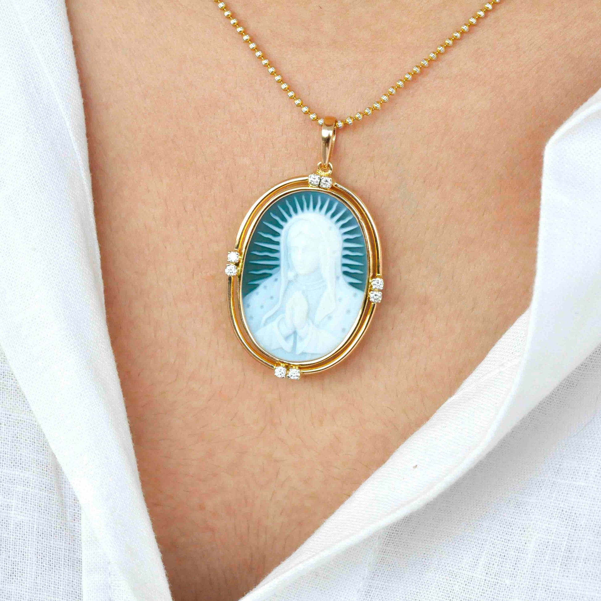 cameo mother pendant  