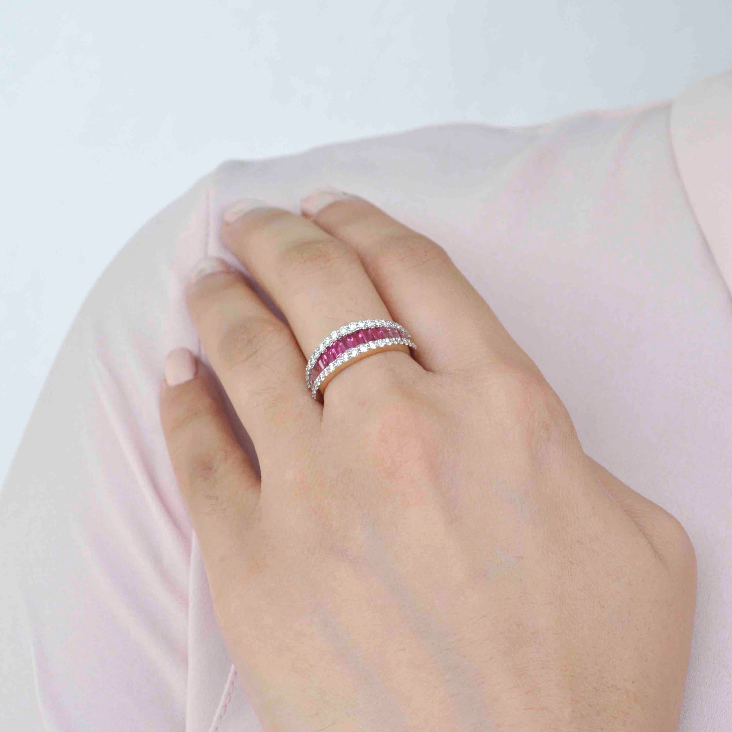 Gradient diamond ring