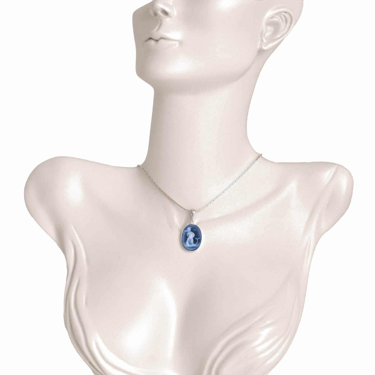 Pendentif zodiaque sculpté verseau camée