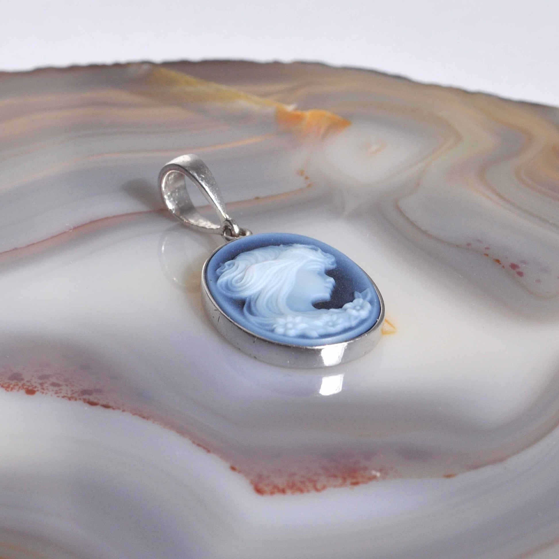 Agate cameo pendant necklace