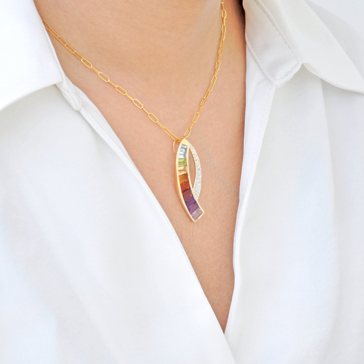18K Gold Regenbogen-Baguette-Edelstein-Diamant-Schwert-Anhänger-Brosche