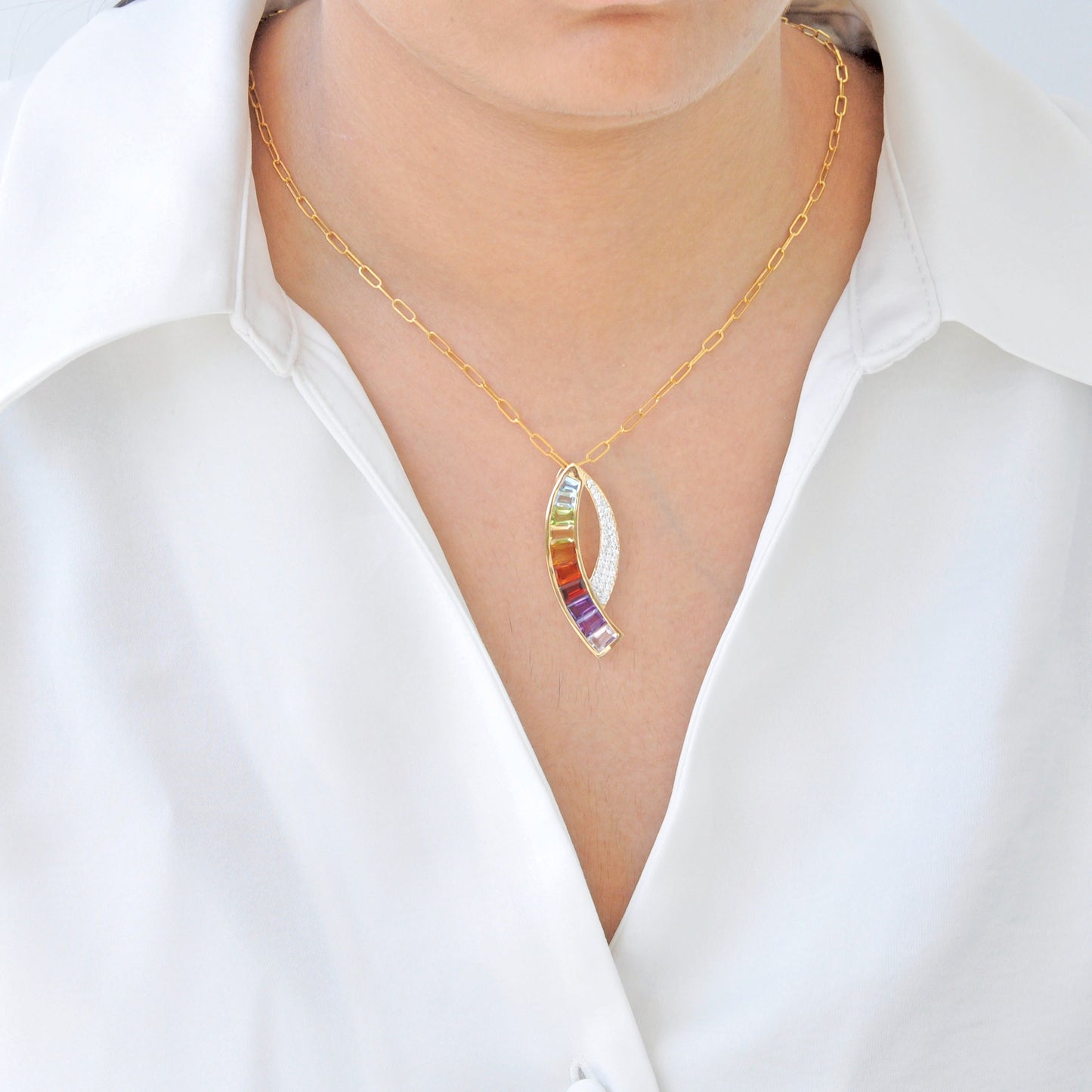 18K Gold Regenbogen-Baguette-Edelstein-Diamant-Schwert-Anhänger-Brosche