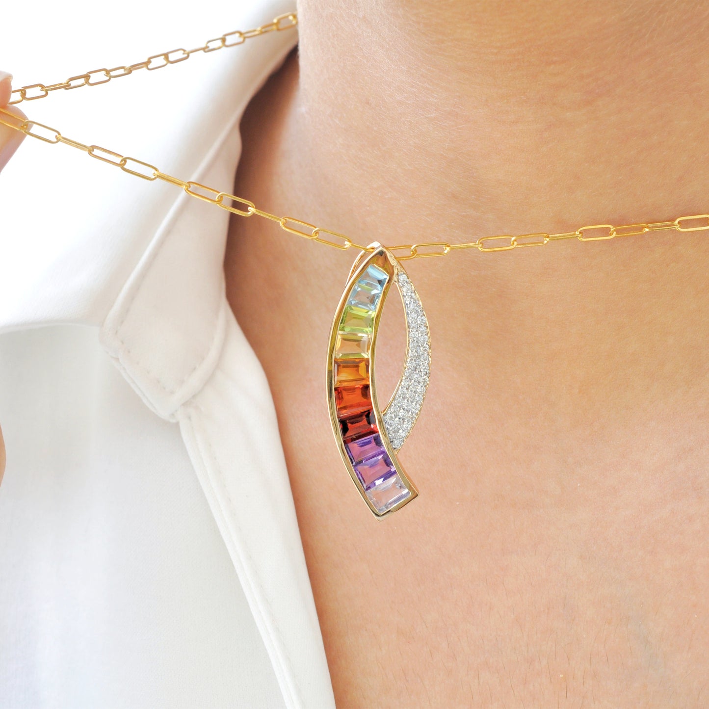18K Gold Regenbogen-Baguette-Edelstein-Diamant-Schwert-Anhänger-Brosche