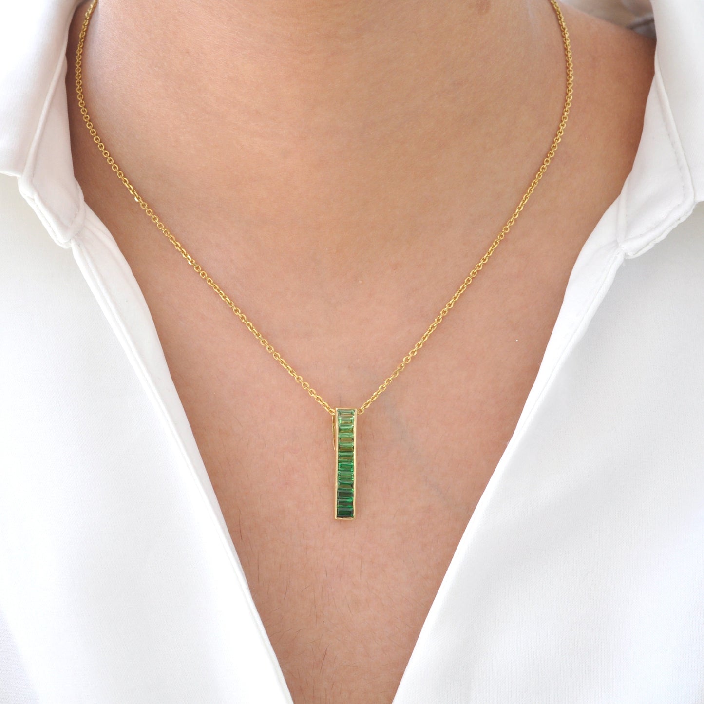 Pendentif barre baguette en tsavorite en or 18 carats