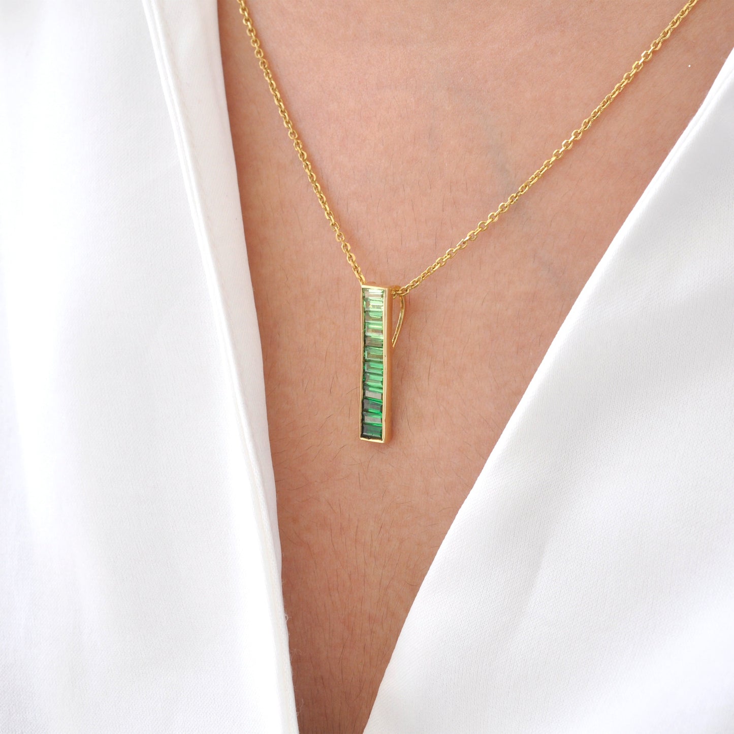 Pendentif barre baguette en tsavorite en or 18 carats