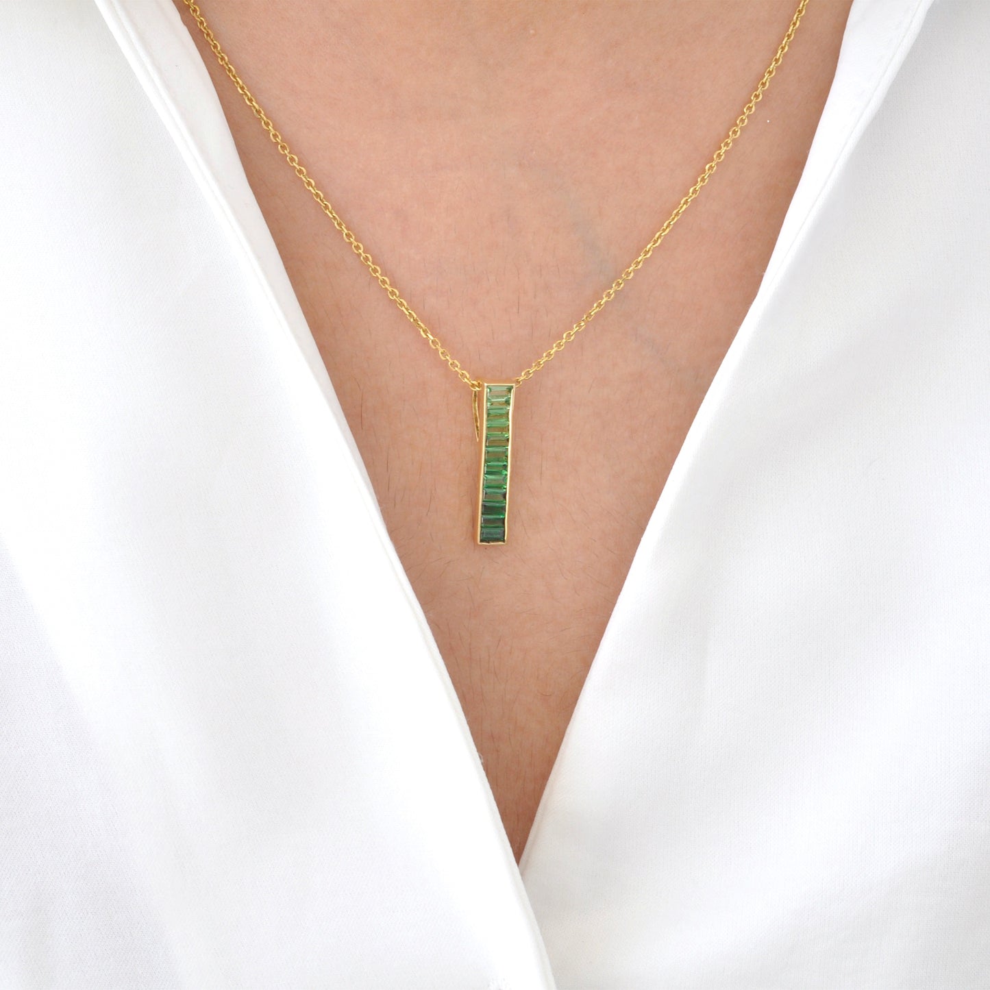 Pendentif barre baguette en tsavorite en or 18 carats