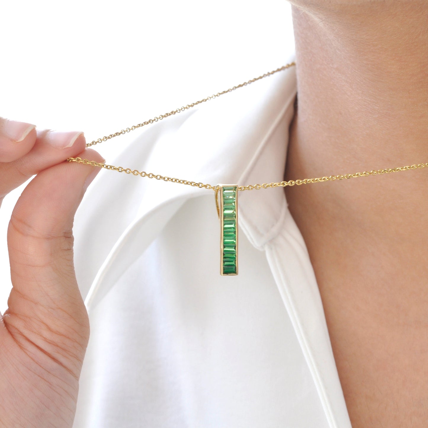 Pendentif barre baguette en tsavorite en or 18 carats