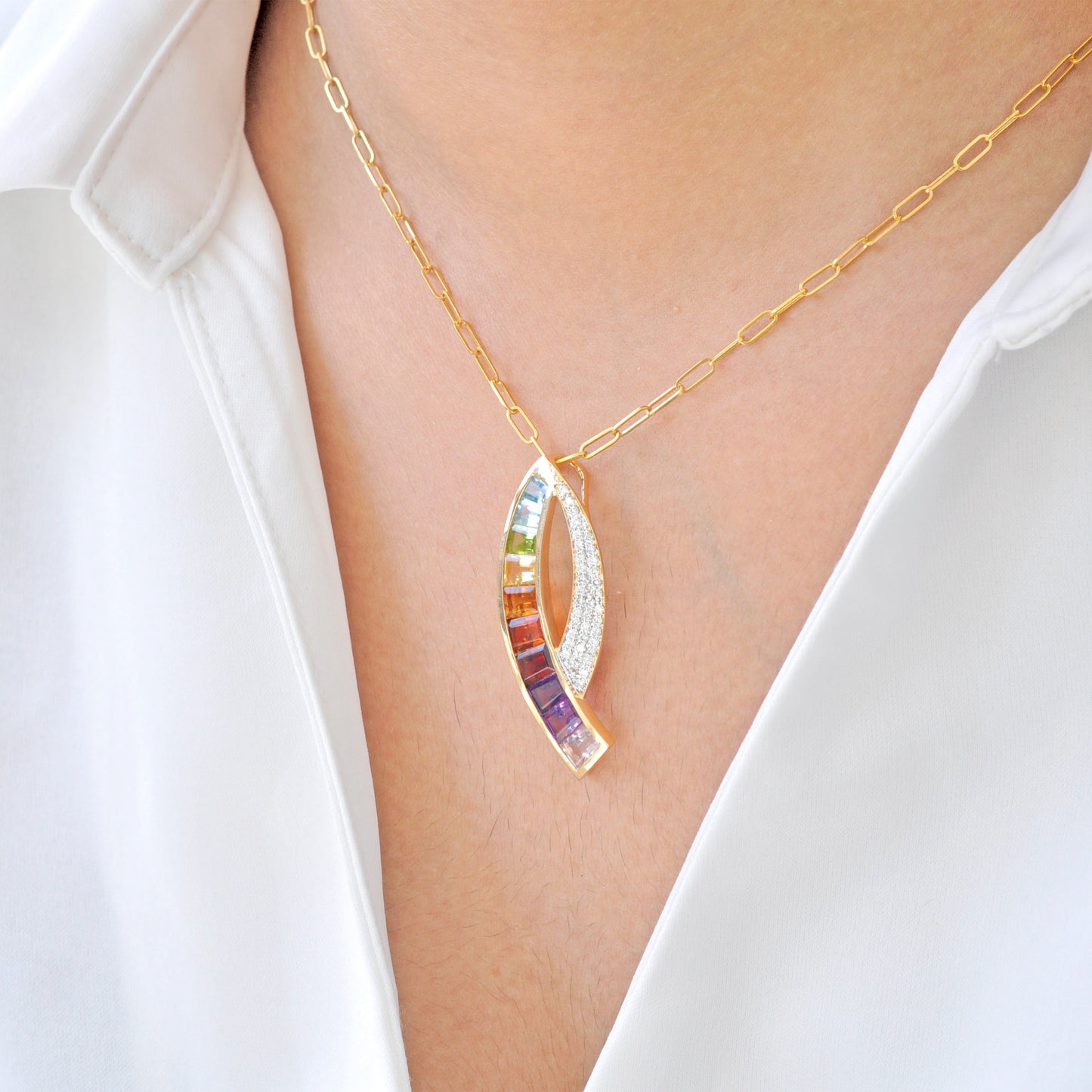 18K Gold Regenbogen-Baguette-Edelstein-Diamant-Schwert-Anhänger-Brosche