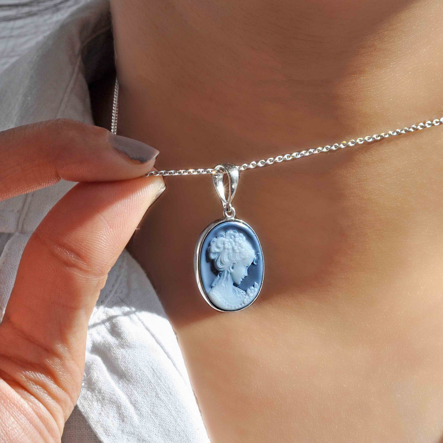 Sterling Silver Carved Lady Cameo Pendant Necklace