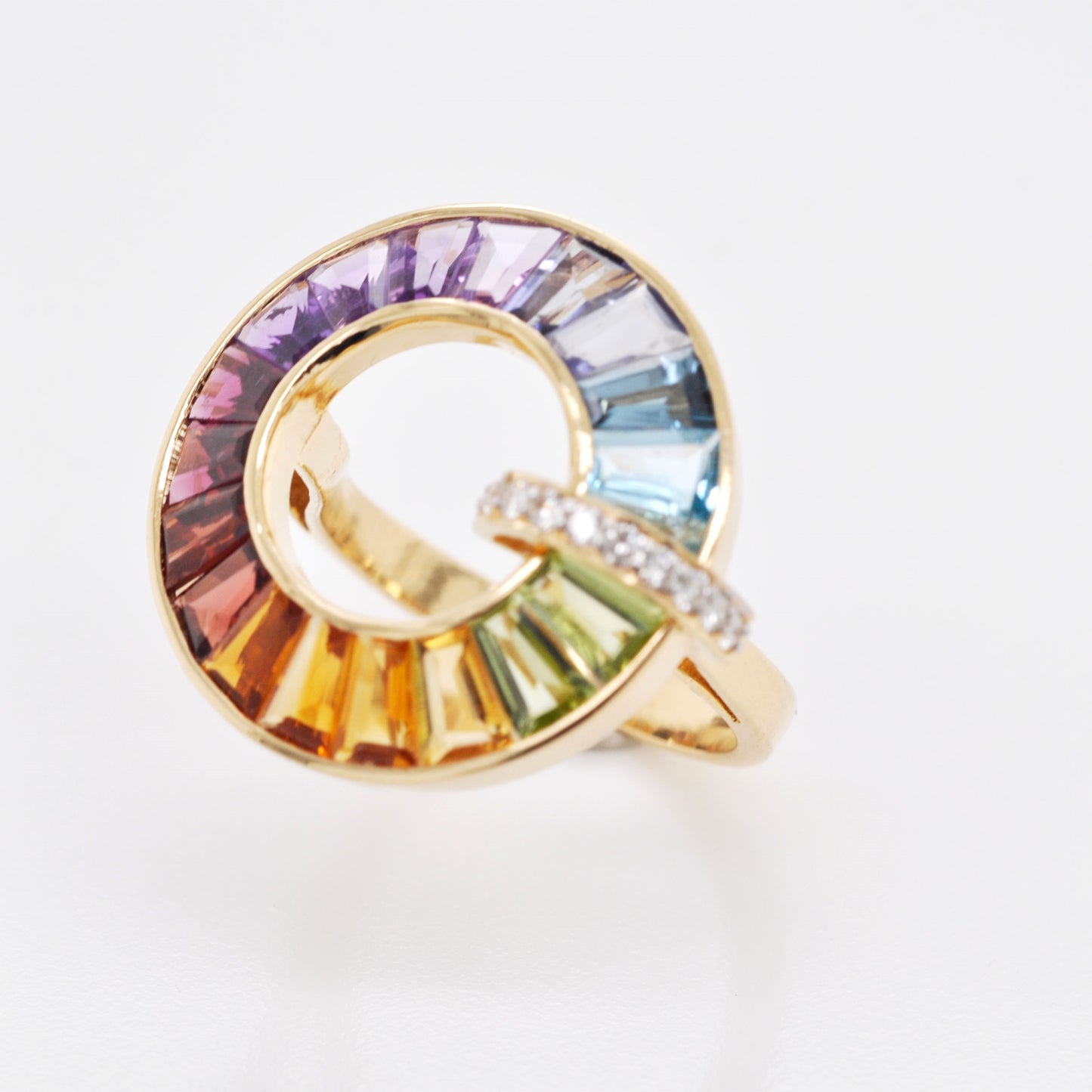 Circle Rainbow Diamond Ring