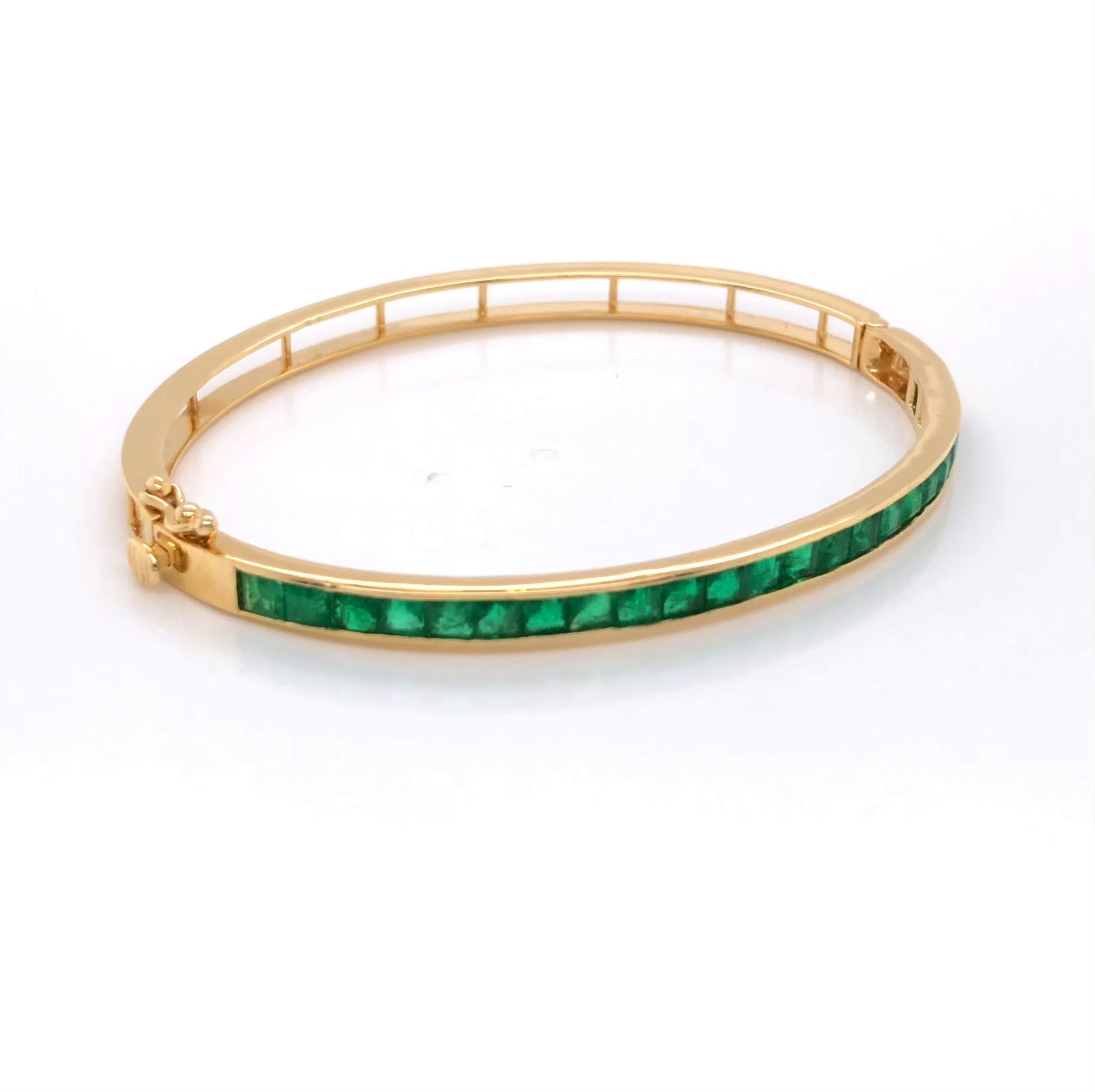 Tennis bracelet with emeralds