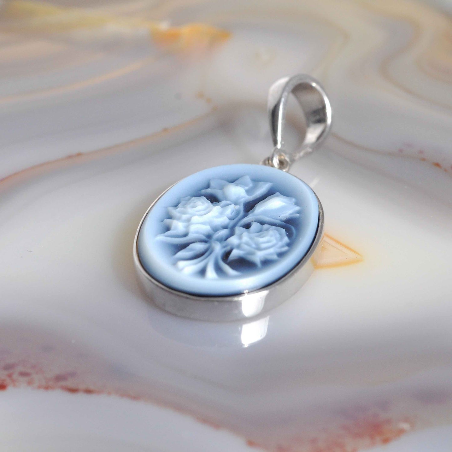 Cameo Mughal Bouquet Pendant
