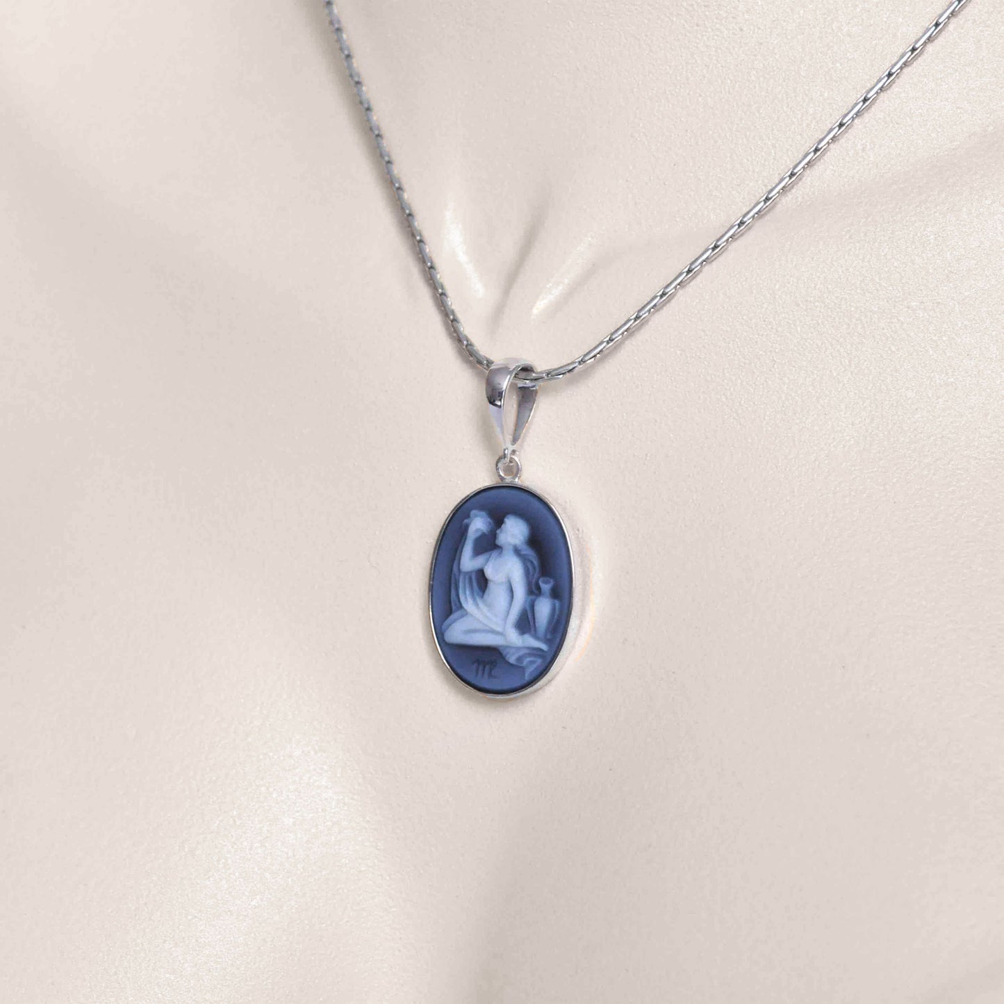 Pendentif zodiaque sculpté Cameo Vierge