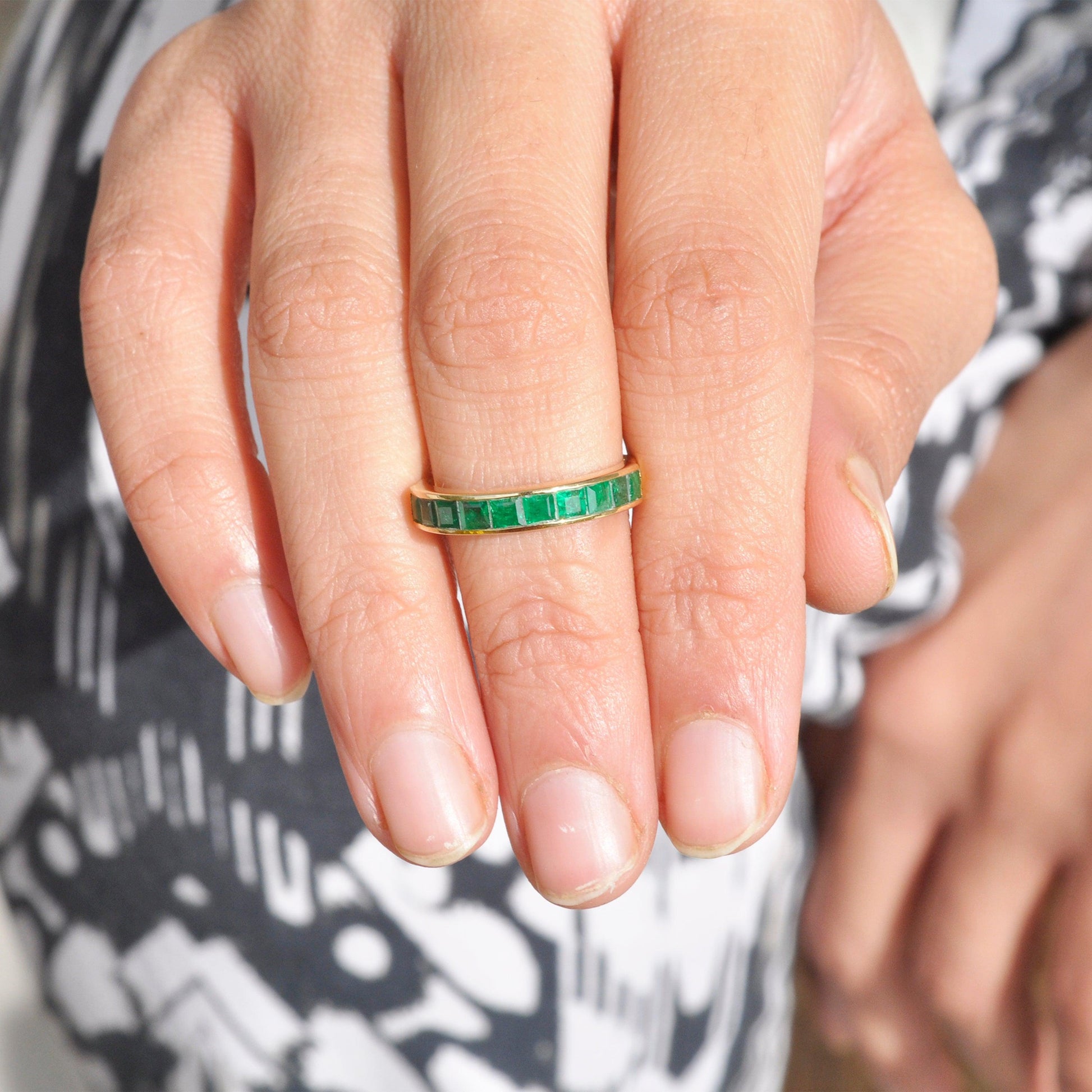 women's emerald band ring